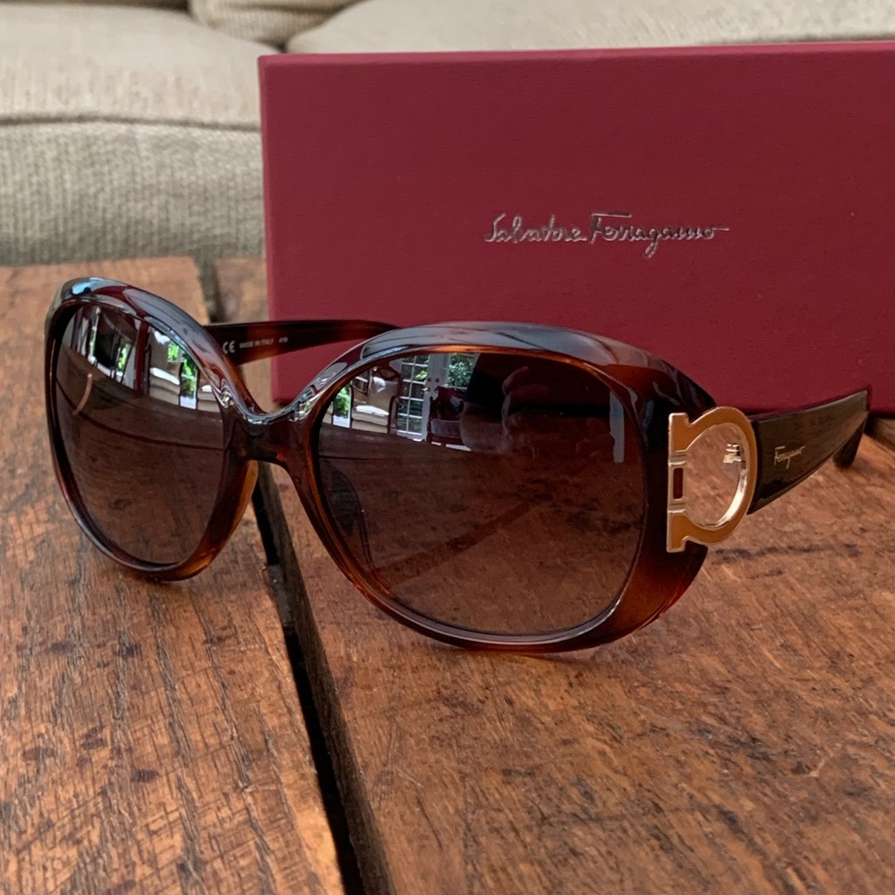 SOLD OUT! Salvatore Ferragamo Tortoise Sunglasses NIB - Picture 8 of 12